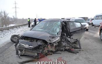 В массовом ДТП на Загородном шоссе серьезно пострадал один водитель
