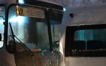 Из-за снегопада в Оренбурге столкнулись три автобуса