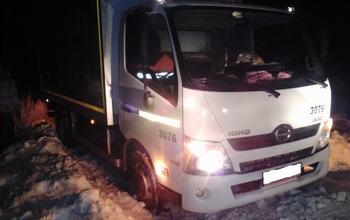 Под Ясным навигатор завел грузовик в сугроб вдали от города