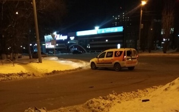 В Оренбурге буйный пешеход набросился на водителя и разбил стекло автомобиля