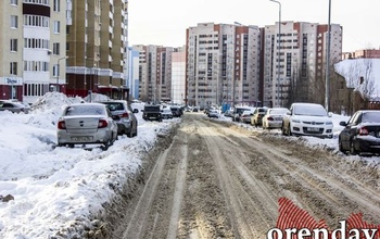 К старому снегу в Оренбурге добавился новый: на некоторых дорогах автомобилям не разъехаться