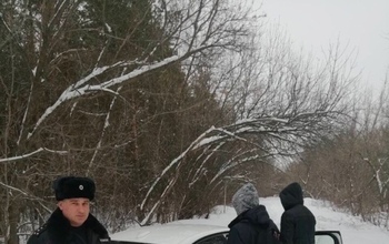 Под Оренбургом водитель БМВ, предлагавший детям покататься, застрял в сугробе