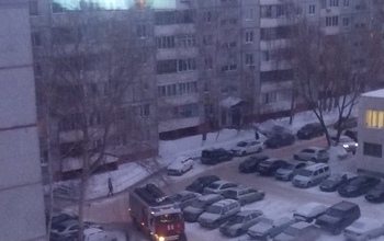 В оренбургском дворе загорелся автомобиль