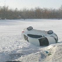 На илекской трассе иномарка съехала в кювет
