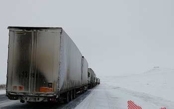В Переволоцком районе на трассе Оренбург-Самара встали порядка 30-ти большегрузов