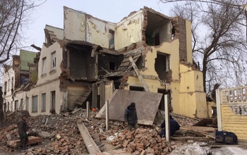 В Оренбурге на проспекте Гагарина начали разбирать расселённые дома