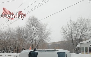 В Оренбурге на проспекте Победы перевернулась «Шкода» 