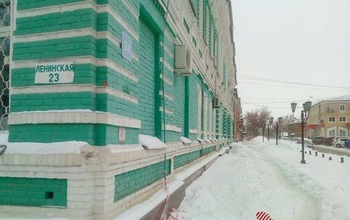 Возле прокуратуры Оренбургского района горожане ходят по «козьим тропкам»