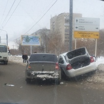 В Оренбурге на Пролетарской две иномарки не поделили проезжую часть 