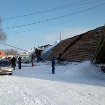 В Бугуруслане рухнула крыша оптовой базы