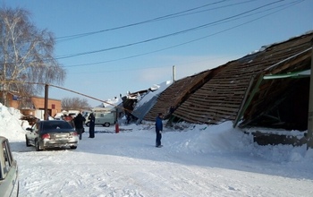 В Бугуруслане рухнула крыша оптовой базы