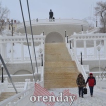 Миллионы под мост: декоративные элементы обновленного спуска к Уралу начали осыпаться