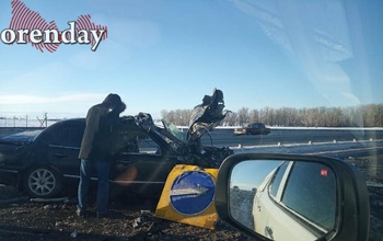 На трассе Оренбург Илек, близ Черноречья, легковушка врезалась в грузовой автомобиль