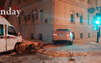 В центре Оренбурга столкнулись «Лексус» и машина скорой помощи