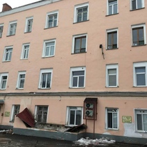 В Оренбурге снежная лавина обрушилась с крыши многоэтажки