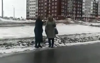 Жители улицы Дорофеева жалуются на отсутствие пешеходного перехода