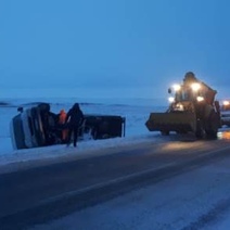 В Соль-Илецке поднимали фуру из кювета
