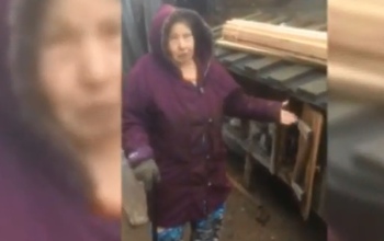 Пенсионерка из Бузулука спрятала деньги в клетке с кроликами