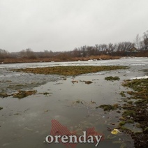 Поплыли елки: Свято место под Оренбургом утопает в мусоре после Крещения