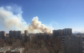 В Оренбурге снова горит сухая трава