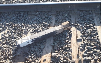 В Орске школьники едва не пустили под откос поезд и электричку