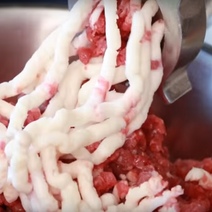 Неизвестного происхождения фарш и сало продавали в Оренбуржье