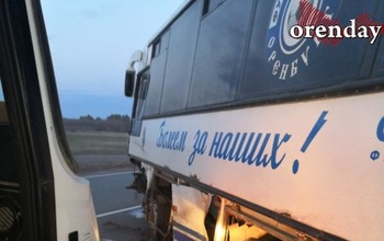 На 36 километре «Обхода города Оренбурга» столкнулись два автобуса и легковой автомобиль