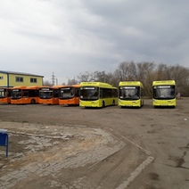 Зря сняли с городских маршрутов: кладбищенские автобусы простаивают