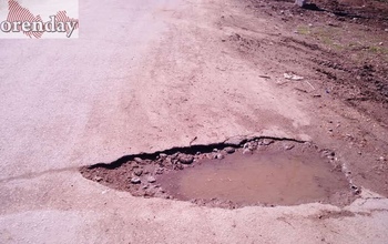 Оренбуржцы годами ждут ремонта на своей улице
