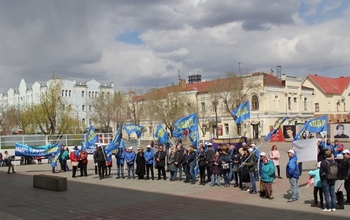 В Оренбурге представителей оппозиции пытались выгнать с первомайского шествия