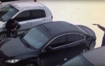 В Орске средь бела дня разбойники похитили у горожанина 400 тысяч рублей