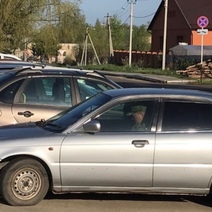 В Ростошах мамочки детсадовцев вынуждены бороться за парковку