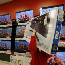 Как качать свои права, если купил телевизор или холодильник с браком