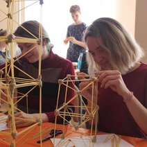 Будущих оренбургских архитекторов учат строить из макарон