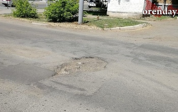 В Оренбурге ямочный ремонт закончен, а самих ям - масса