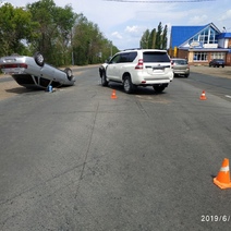 На Шарлыкском шоссе Оренбурга перевернулся «ВАЗ»