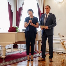 Они это сделали: чиновники и депутаты Оренбурга поздравляют молодых