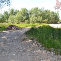 Незаконную дорогу через озеро Коровье пока так и не убрали