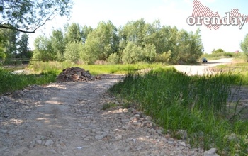 Незаконную дорогу через озеро Коровье пока так и не убрали
