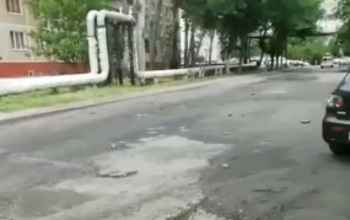 Оренбуржцы в недоумении от качества ремонта выезда из двора