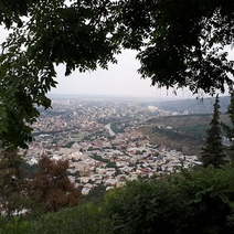 «Из по-прежнему гостеприимного Тбилиси»: оренбурженка рассказала о конфликте в Грузии