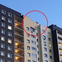 Оренбуржцы почти полгода добивались, чтобы управляющая компания закрыла выход на крышу