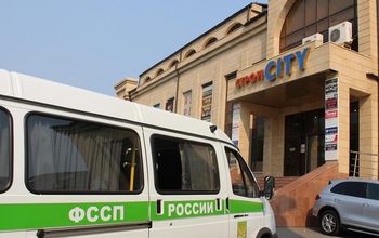 Судебные приставы опечатали один из торговых центров Оренбурга
