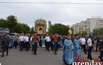Сотни оренбуржцев прошли крестным ходом с Табынской иконой Божией Матери (ФОТО)