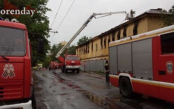 Улицу Полигонную Оренбурга перекрыли из-за пожара