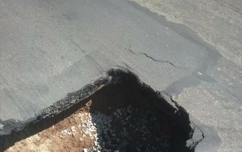 В Оренбурге на улице Туркестанской провалился асфальт