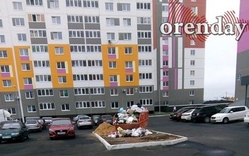 Жители новой оренбургской многоэтажки вынуждены добиваться установки мусорных урн 