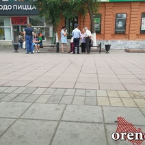 Полицейские задержали курьера, распространявшего листовку кандидата в губернаторы Оренбуржья от оппозиции