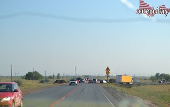 На оренбургской трассе сначала уложили асфальт, а потом его раскопали 