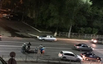 В Оренбурге в ночном ДТП пострадал мотоциклист